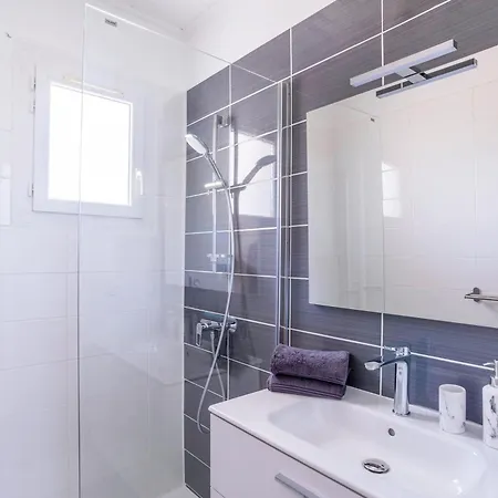 Bright Apartment For A Pleasant Stay In Hyeres Exterior photo